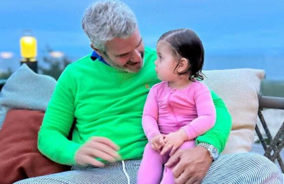 Wie niedlich! Andy Cohen postet neues Bild mit Tochter Lucy