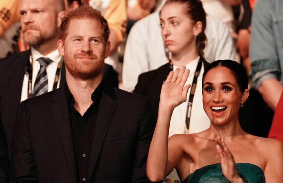 Unglaublich verliebt oder eisige Kälte? Hier offenbaren Prinz Harry und Herzogin Meghan ihre wahren Gefühle