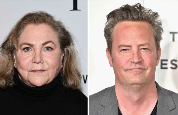 Kathleen Turner gedenkt ihres Serien-Sohns Matthew Perry