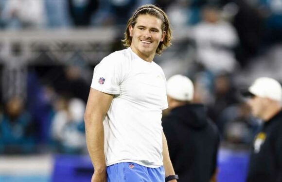 NFL-Quarterback Justin Herbert bricht sich den Mittelfinger