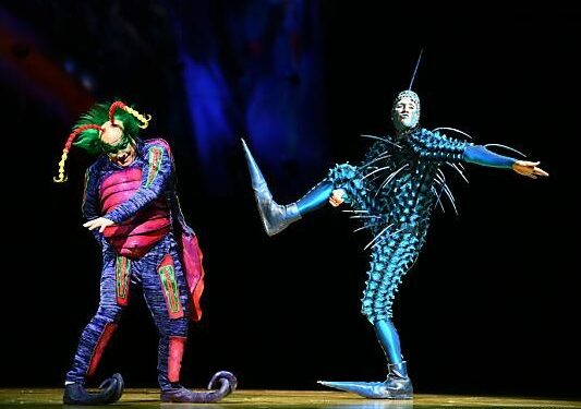 "OVO" von Cirque du Soleil lässt "Insekten" Akrobatik zeigen