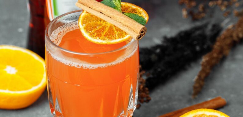 Perfekt für kalte Tage: So einfach gelingt der Hot Aperol, unser liebster Winter-Cocktail