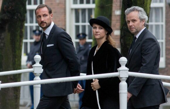 Prinz Haakon: "Ich vermisse ihn"! Herzzerreißende Erinnerungen an Schwager Ari Behn (†)
