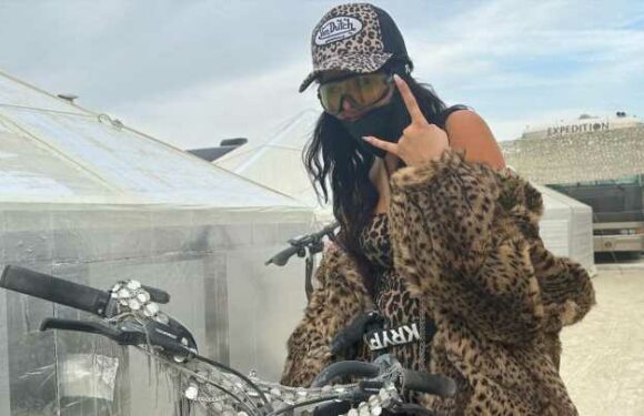 Ruby O. Fee: Kleines Unglück beim "Burning Man"-Festival