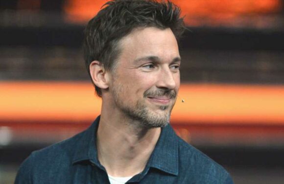 Sonst privat: Florian David Fitz ruft Frau und Kids im TV an