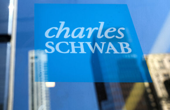 Charles Schwab erweitert globale Geschäftsaktivitäten, Forschungsteam in Deutschland unterstützt europäische Investoren
